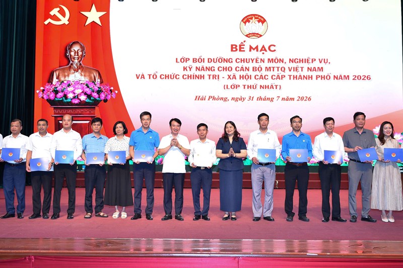 Bế mạc lớp bồi dưỡng nghiệp vụ, tạo nền tảng nâng cao chất lượng đội ngũ cán bộ Mặt trận